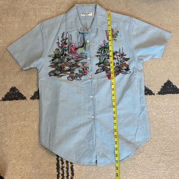 Vintage Victoria Jones Petites Embroidered Garden Short Sleeve Button Down Shirt - Picture 9 of 11